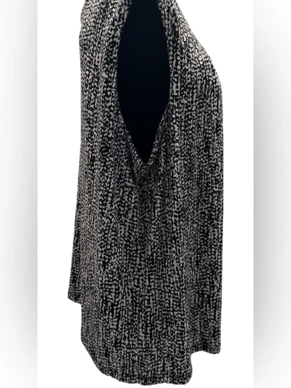Calvin Klein Women's Sleeveless Black & White Blouse, Size 2X - Picture 10 of 14